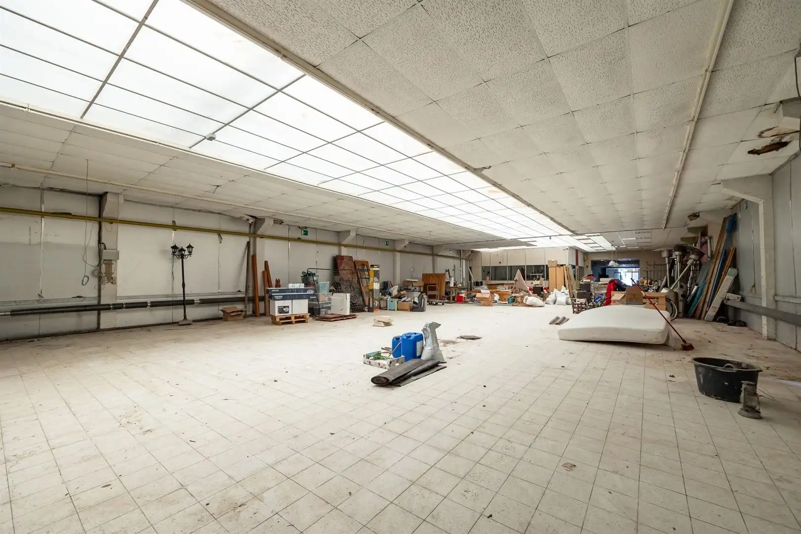 Woning met doorrit en ruime opslag – multifunctioneel eigendom foto 14