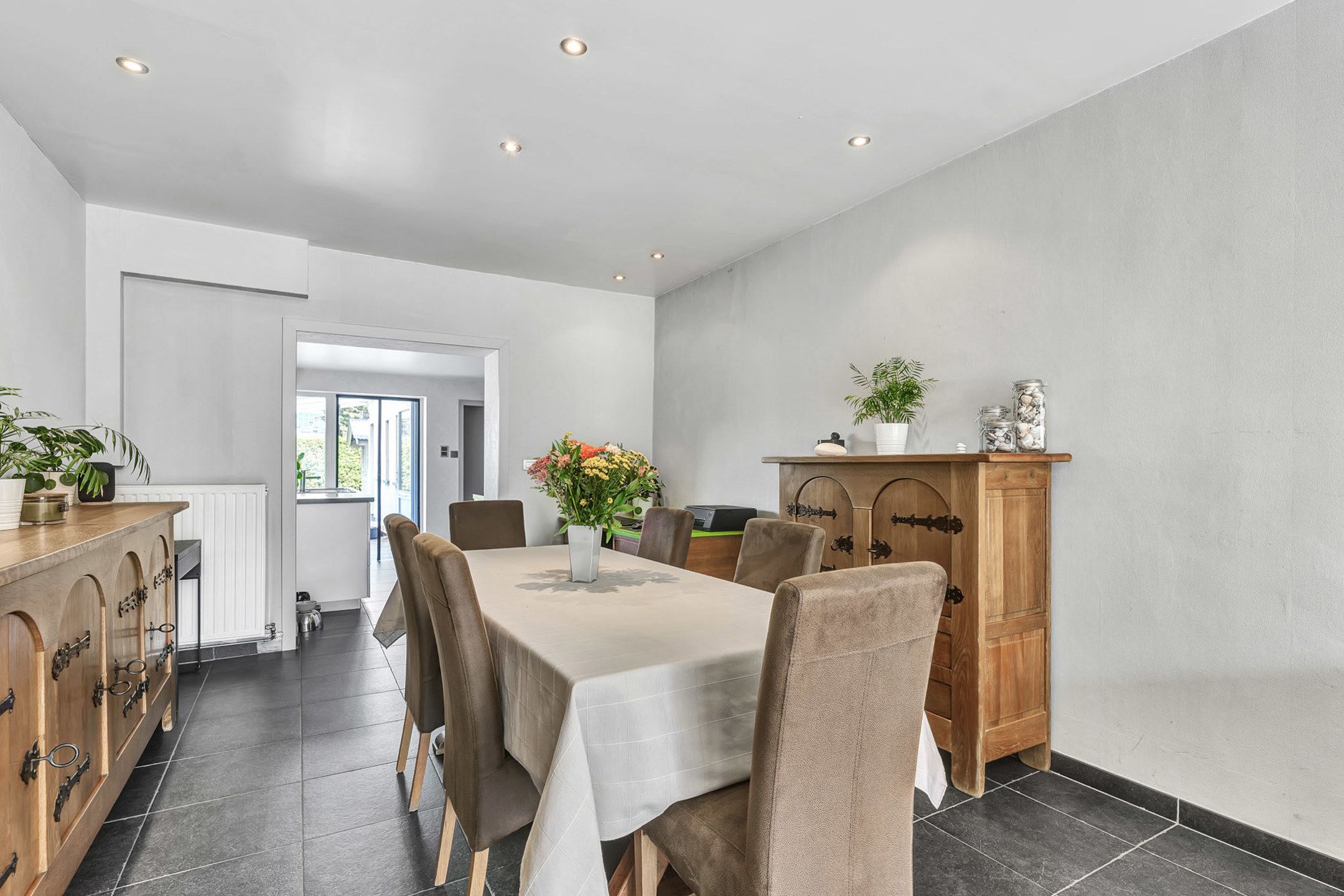 Instapklare woning met garage en tuin foto 5