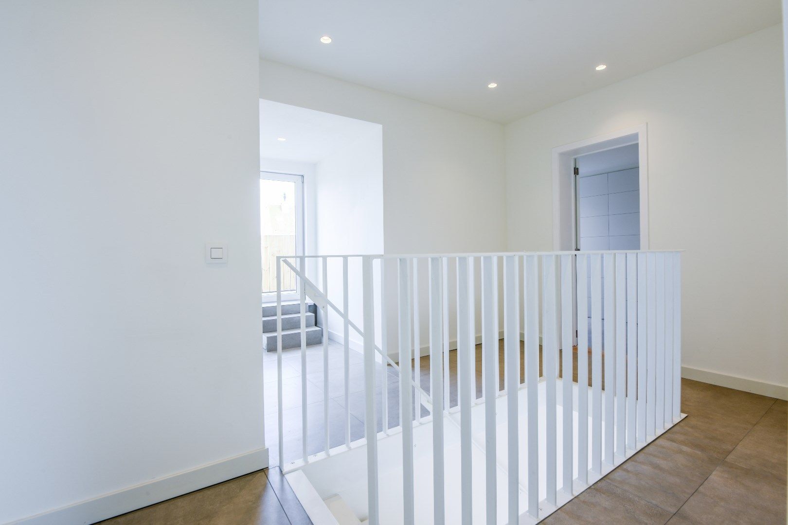 Prachtig gerenoveerd duplexappartement met groot zonneterras en open zicht, gelegen vlakbij de Zoutelaan en de Dumortierlaan. foto 13