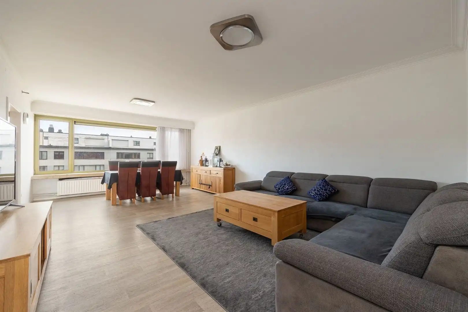 Appartement met 2 slaapkamers, terras en parking foto 4