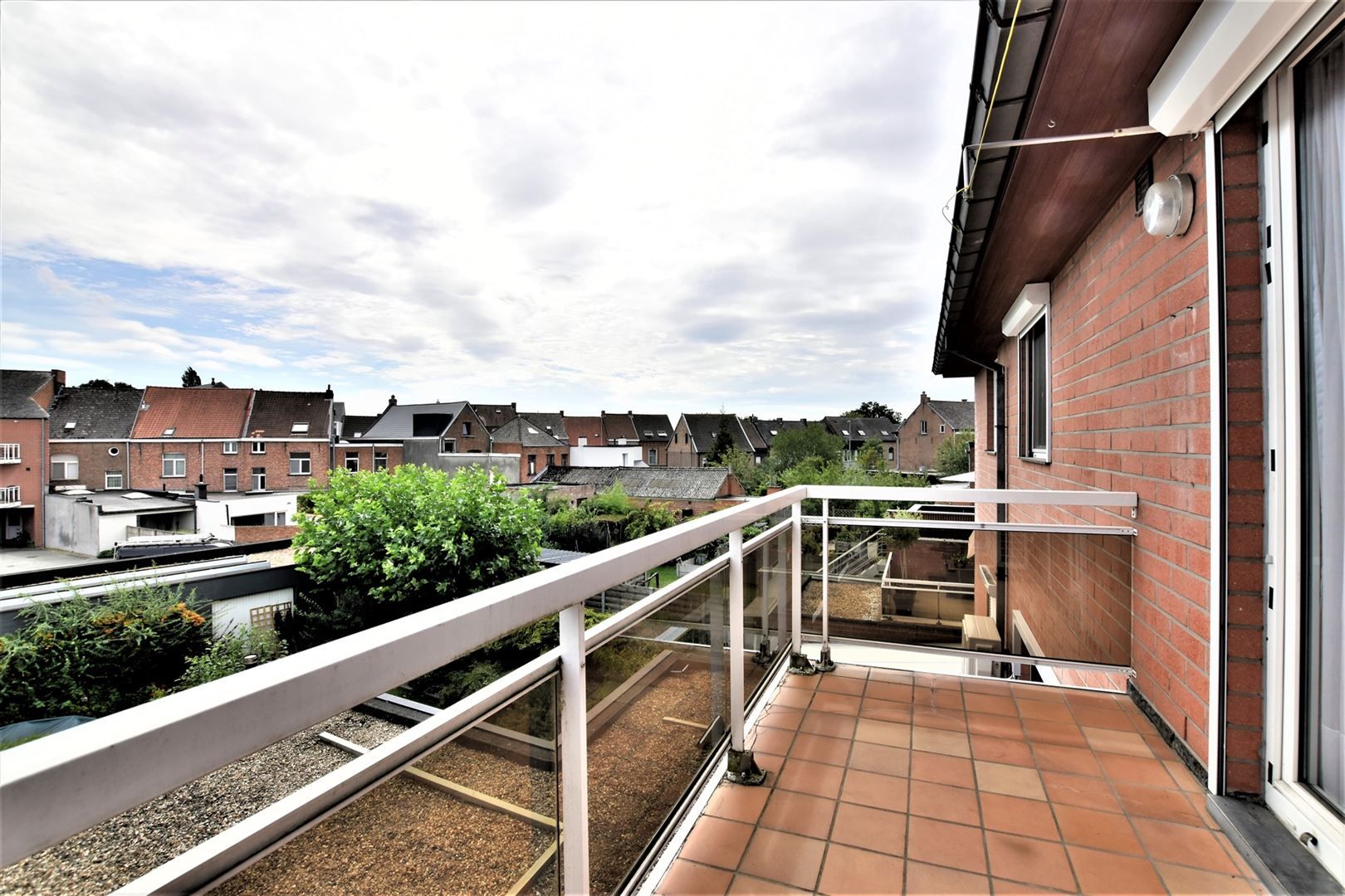 Ruim 2-slpk appartement met garage te St-Gillis Dendermonde foto 7