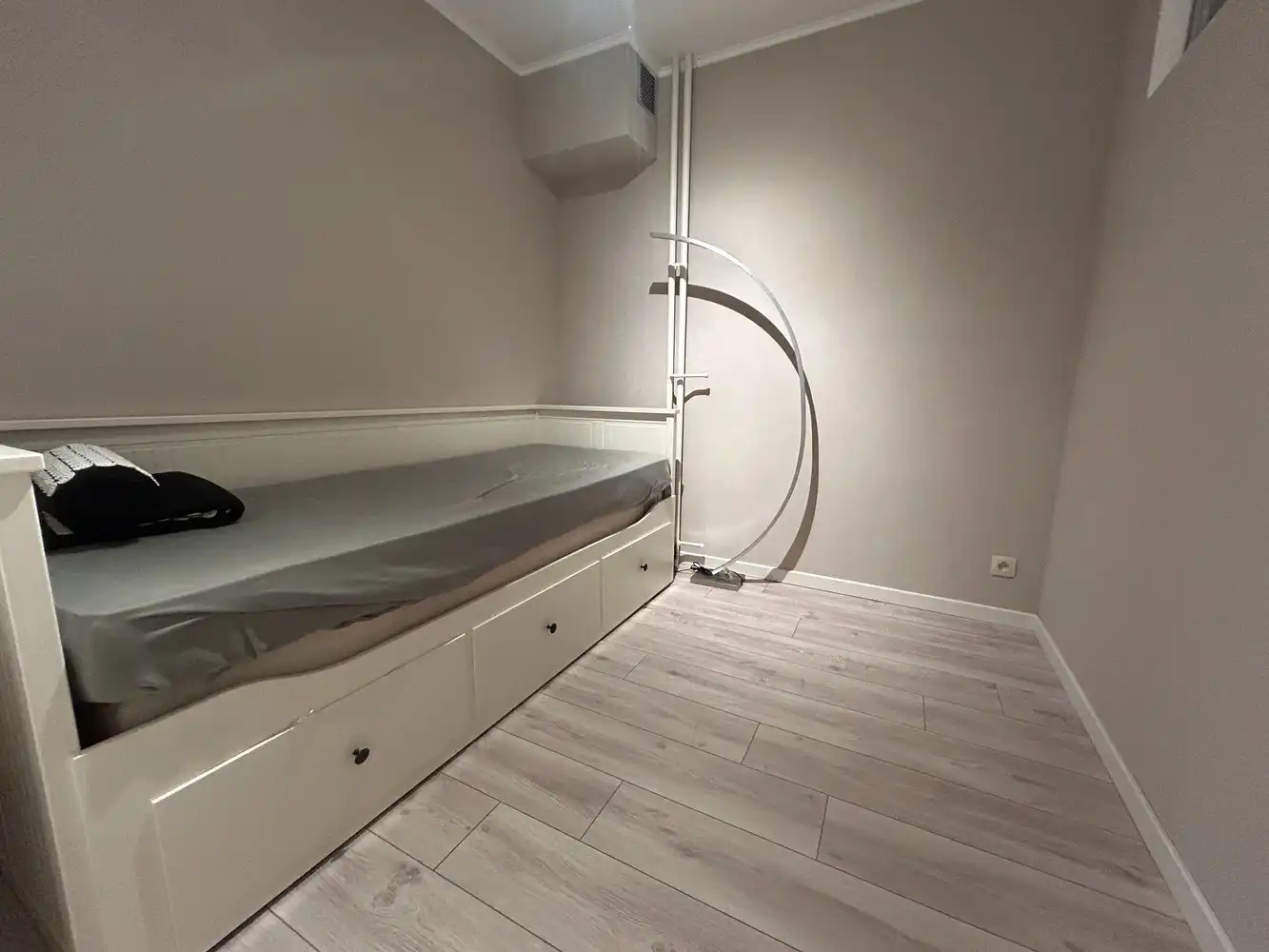 GERENOVEERD APPARTEMENT MET 2 SLAAPKAMERS, BUREAURUIMTE EN TERRAS foto 12