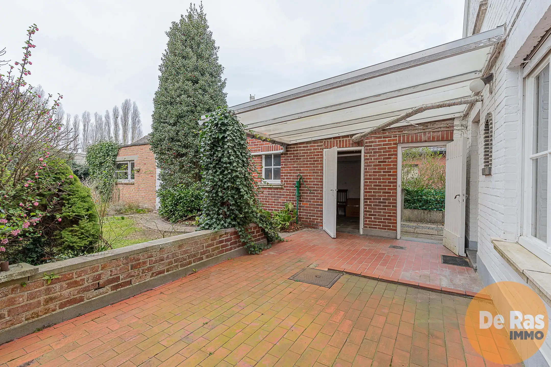 WETTEREN - Solide, te renoveren woning met 4 kamers en tuin foto 23