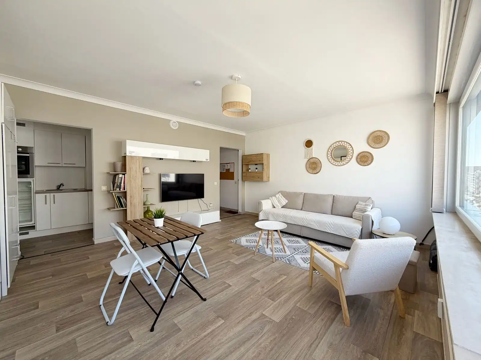 TOPAANBOD! Gerenoveerde studio op fantastische ligging pal aan zee foto 6