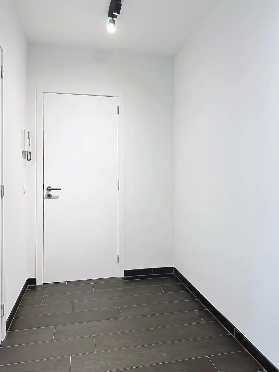 Instapklaar gelijkvloers met twee slaapkamers en ondergrondse staanplaats foto 19