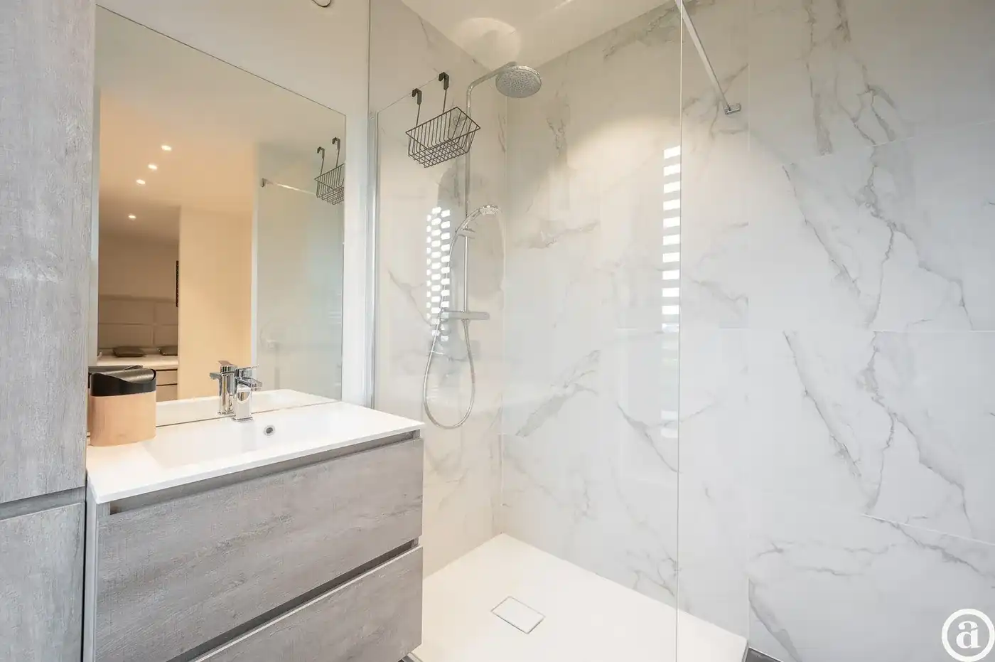 Alleenstaande moderne villa gelegen in een rustige residentiële omgeving te Knokke.  foto 15