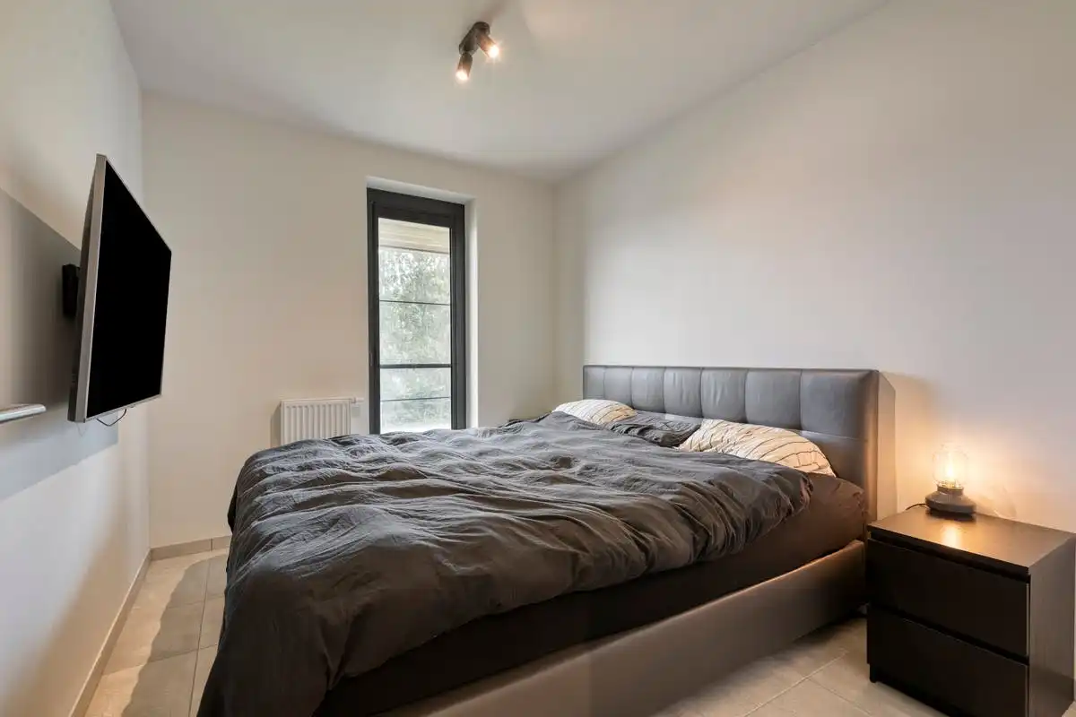 Appartement te koop omgeven door groen en water in Harelbeke foto 9