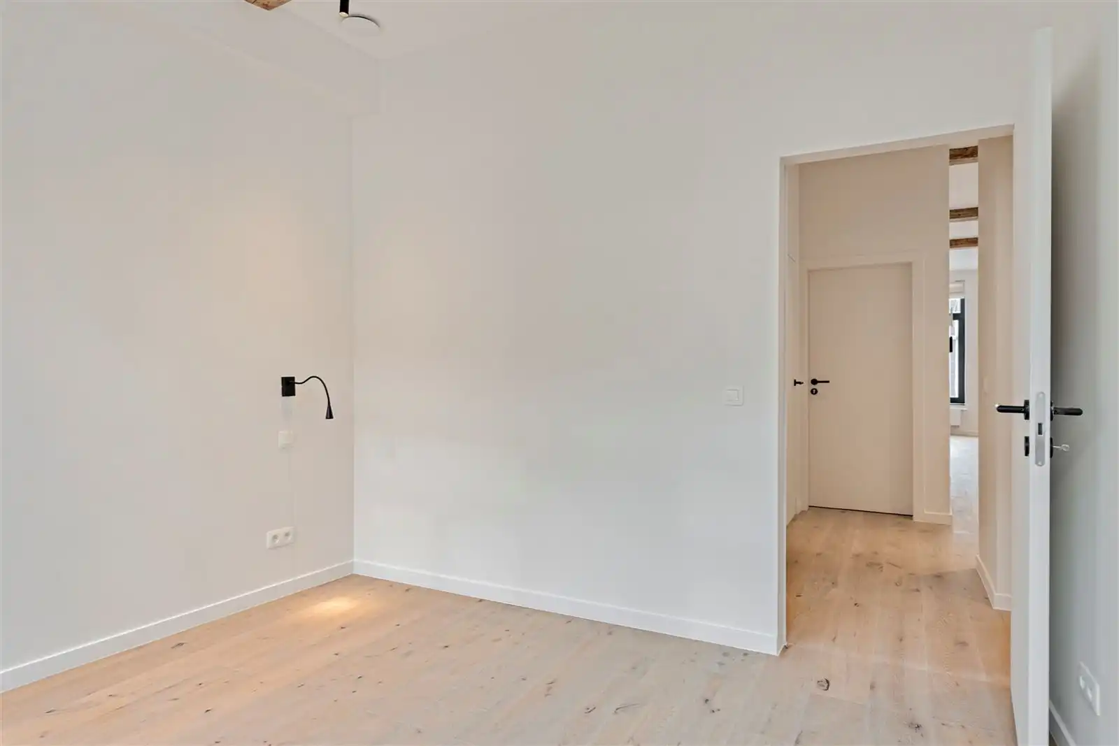 Ruimte, stijl en licht in dit stijlvol gerenoveerd 3 SLPK appartement.  foto 8
