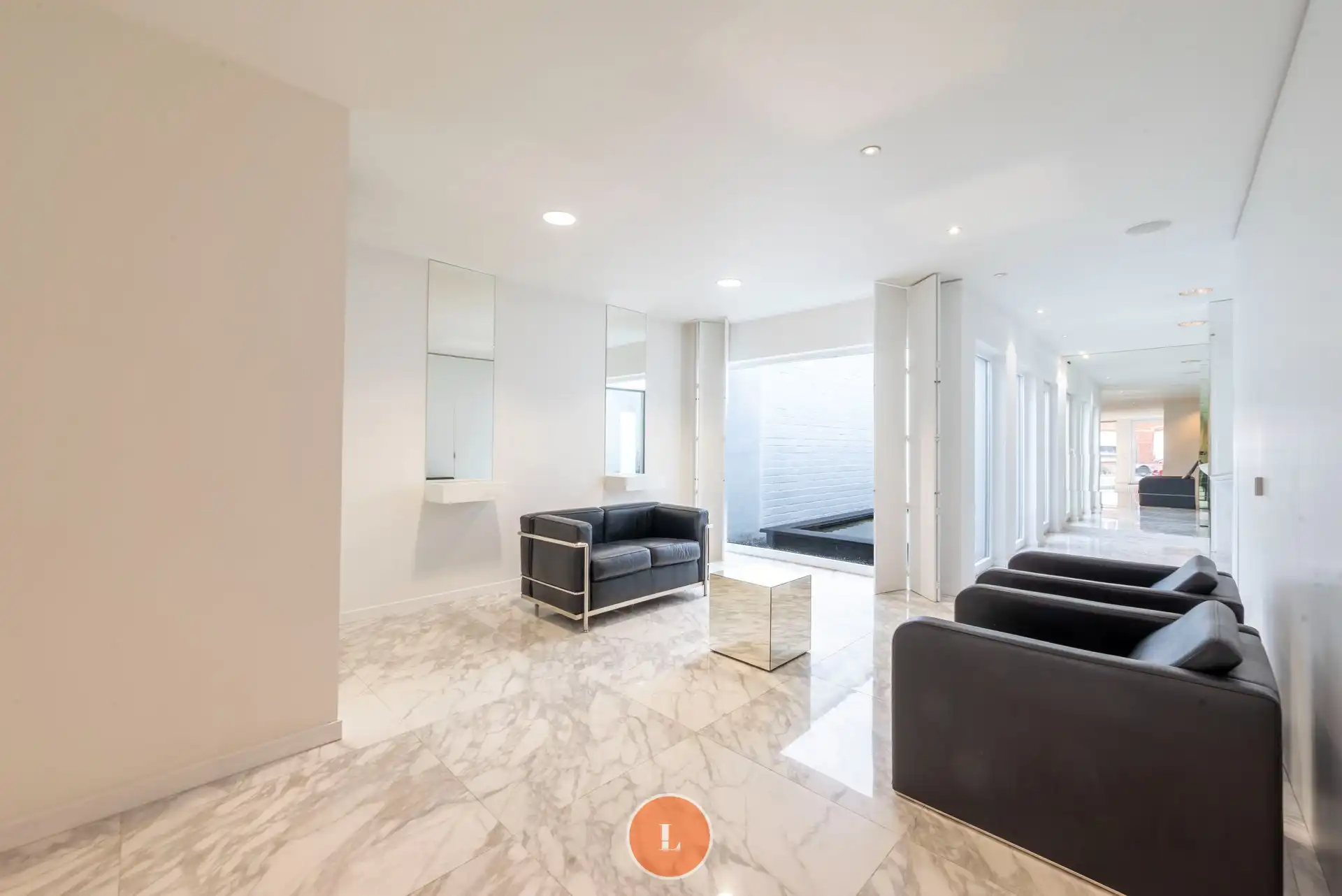 Woning voor gemengd gebruik foto {{pictureIndex}}