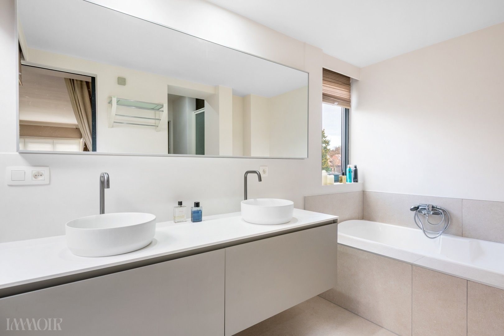 Prachtig gerenoveerde woning met praktijk/studio in hartje Schoten. foto 26