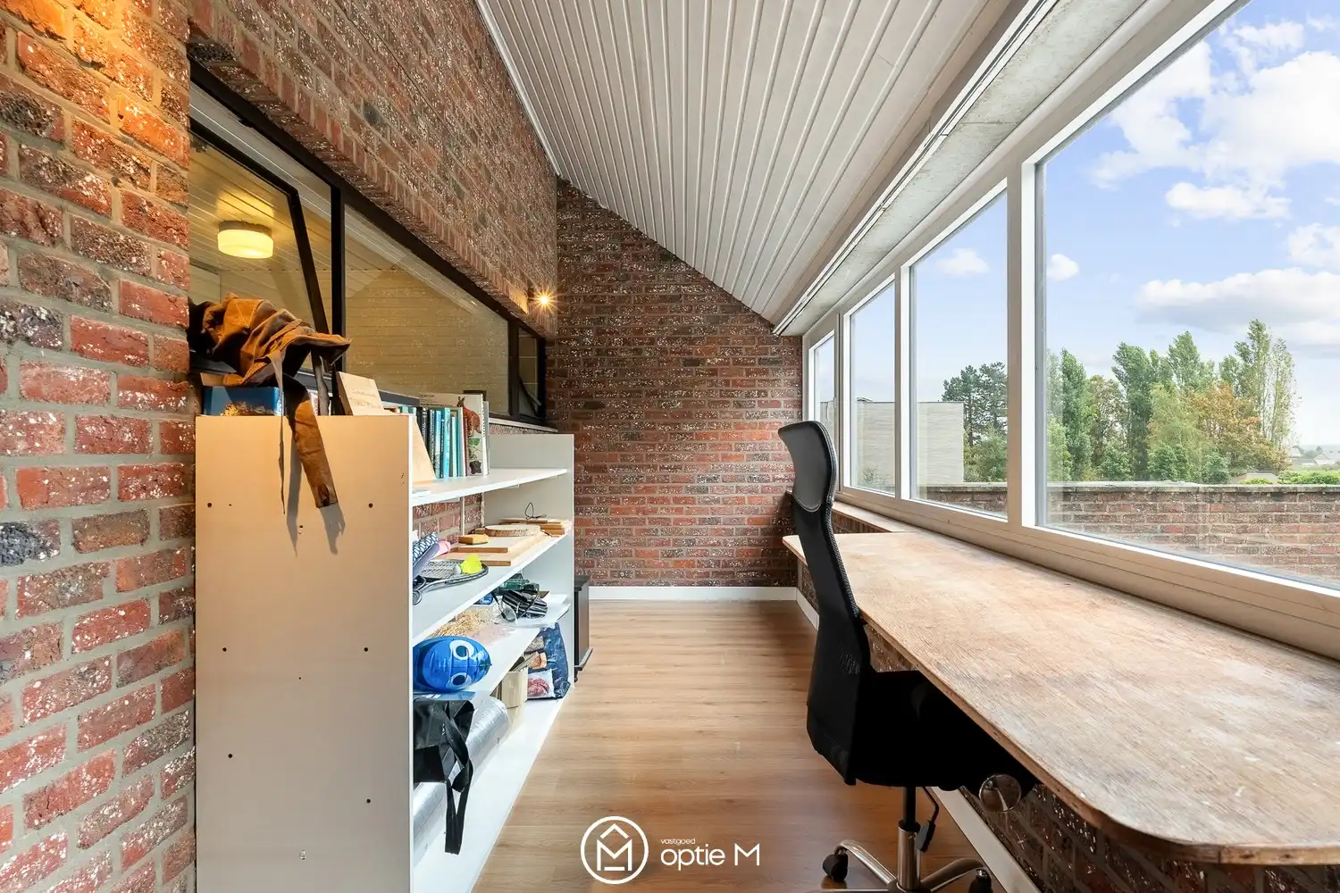 VERRASSEND RUIME HALFOPEN WONING MET 361 M², 5 SLAAPKAMERS EN TAL VAN MOGELIJKHEDEN foto 32
