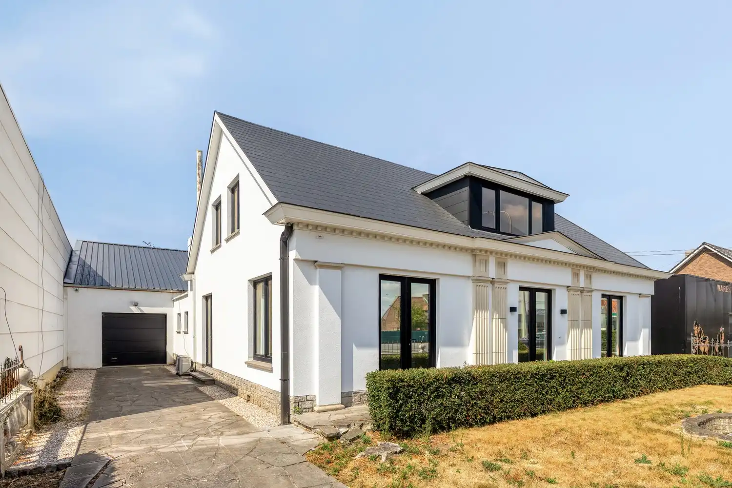 Bedrijfspand met woning en loods. foto 4