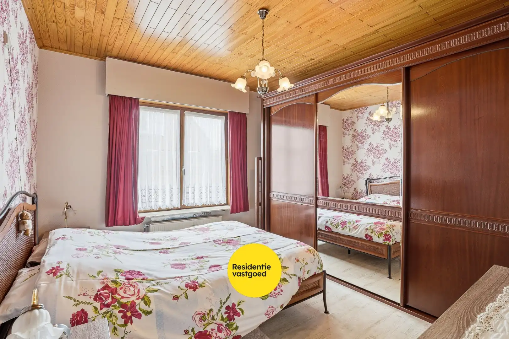 Alleenstaande bungalow met garage en tuin  op 684 m² foto 13