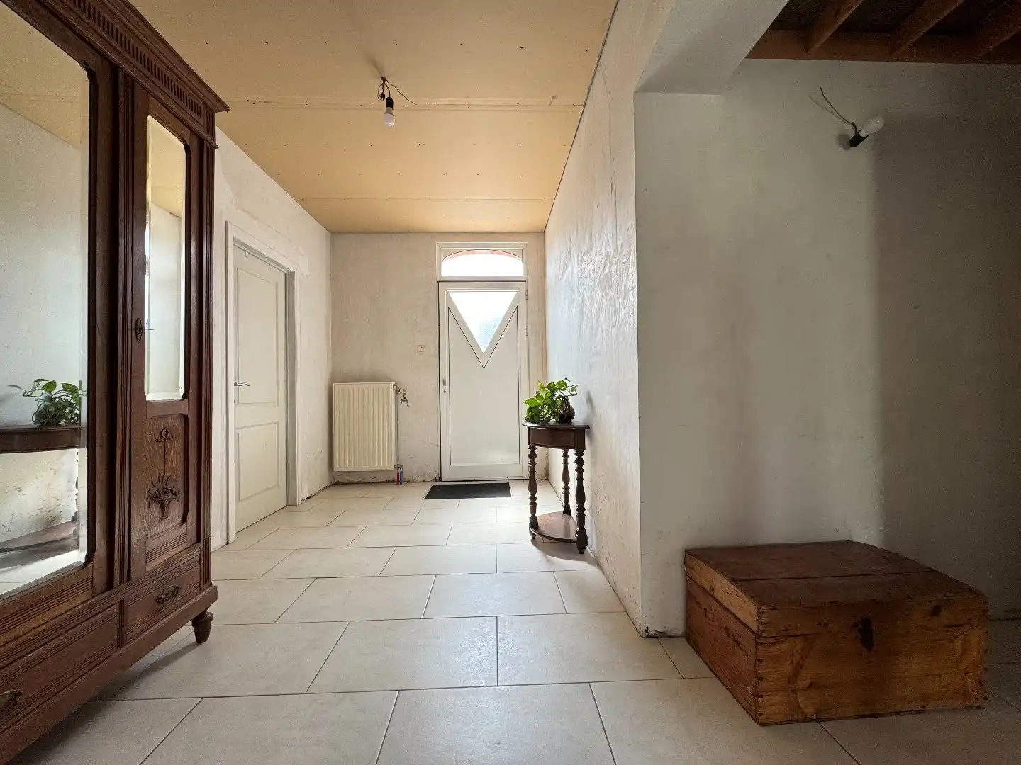 een ruim woonhuis op en met grond foto 6