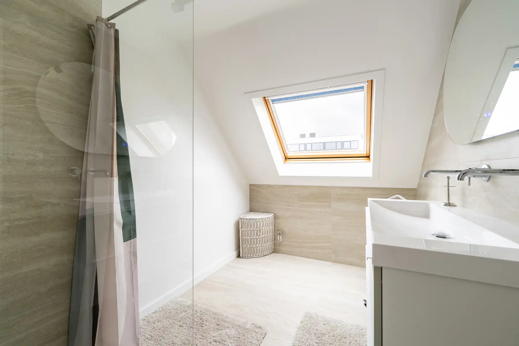 Rustig gelegen, gemeubelde bel-etage woning met garage  foto 18