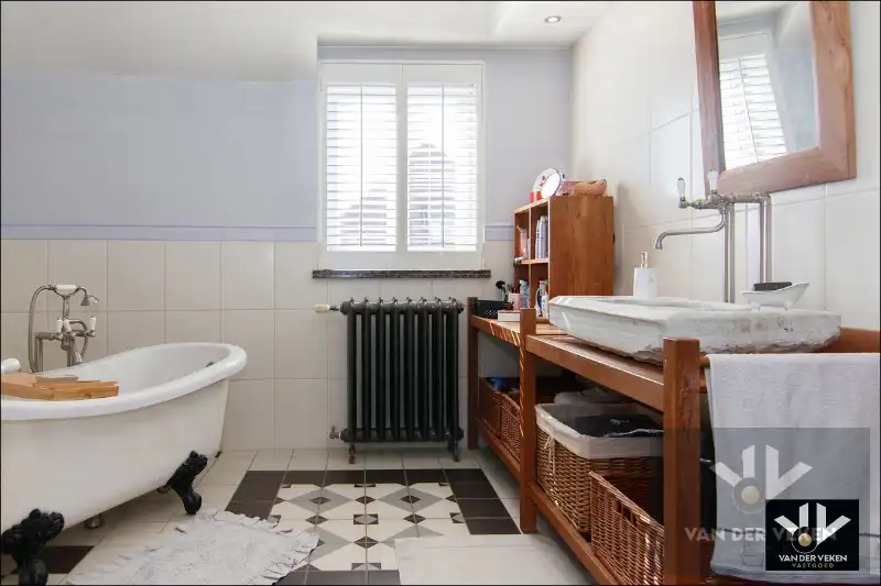 Volledig gerenoveerde, instapklare hoeve met authentieke elementen en sfeer in het hart van Haspengouw - een charmante woning én een ideale locatie om uw evenementenlocatie, B&B, kantoor, ... te vestigen! foto 14