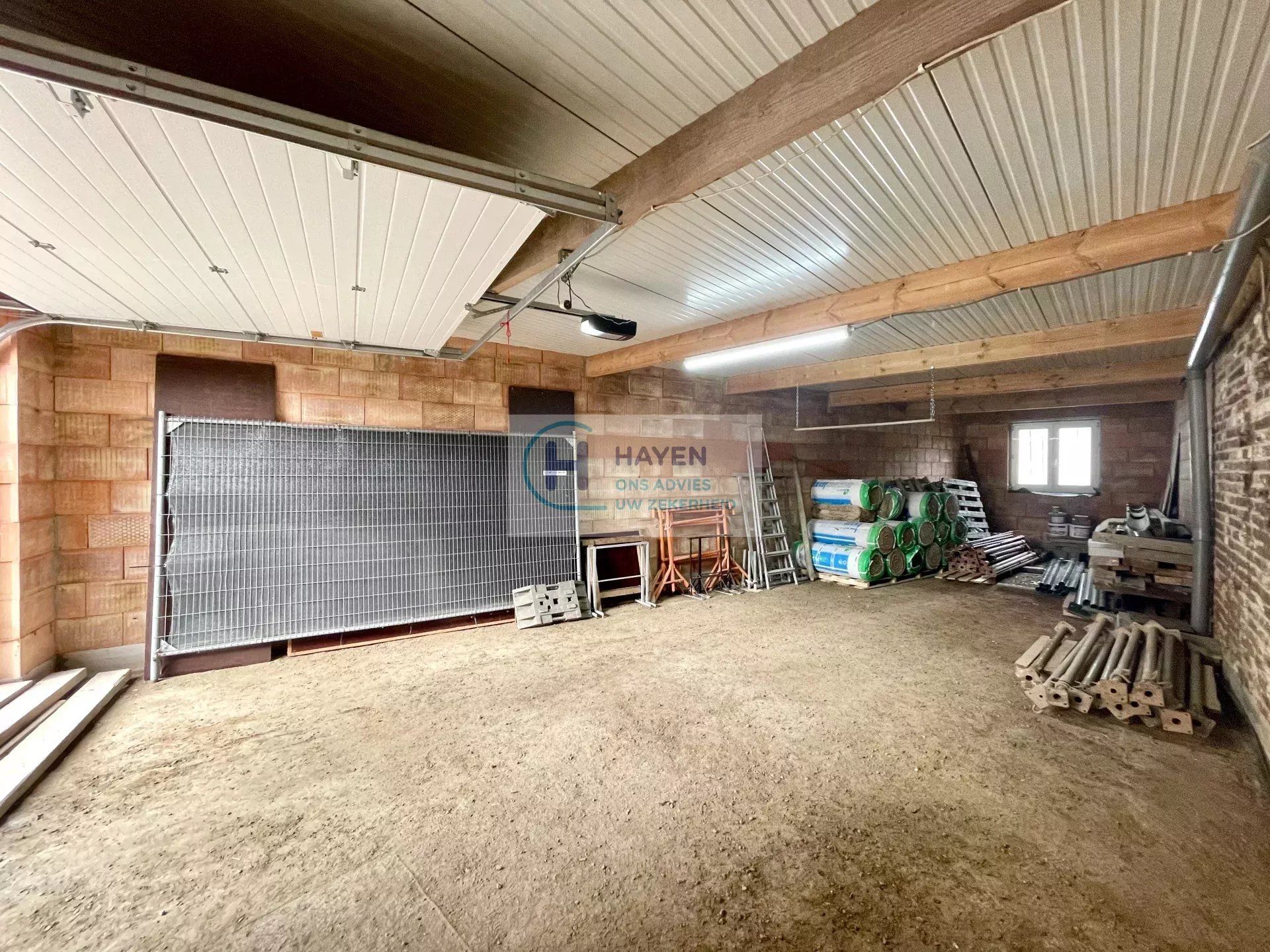 Zeer ruime woning in afwerkingsfase met veel potentieel op een groot perceel van 2.140m² foto 18