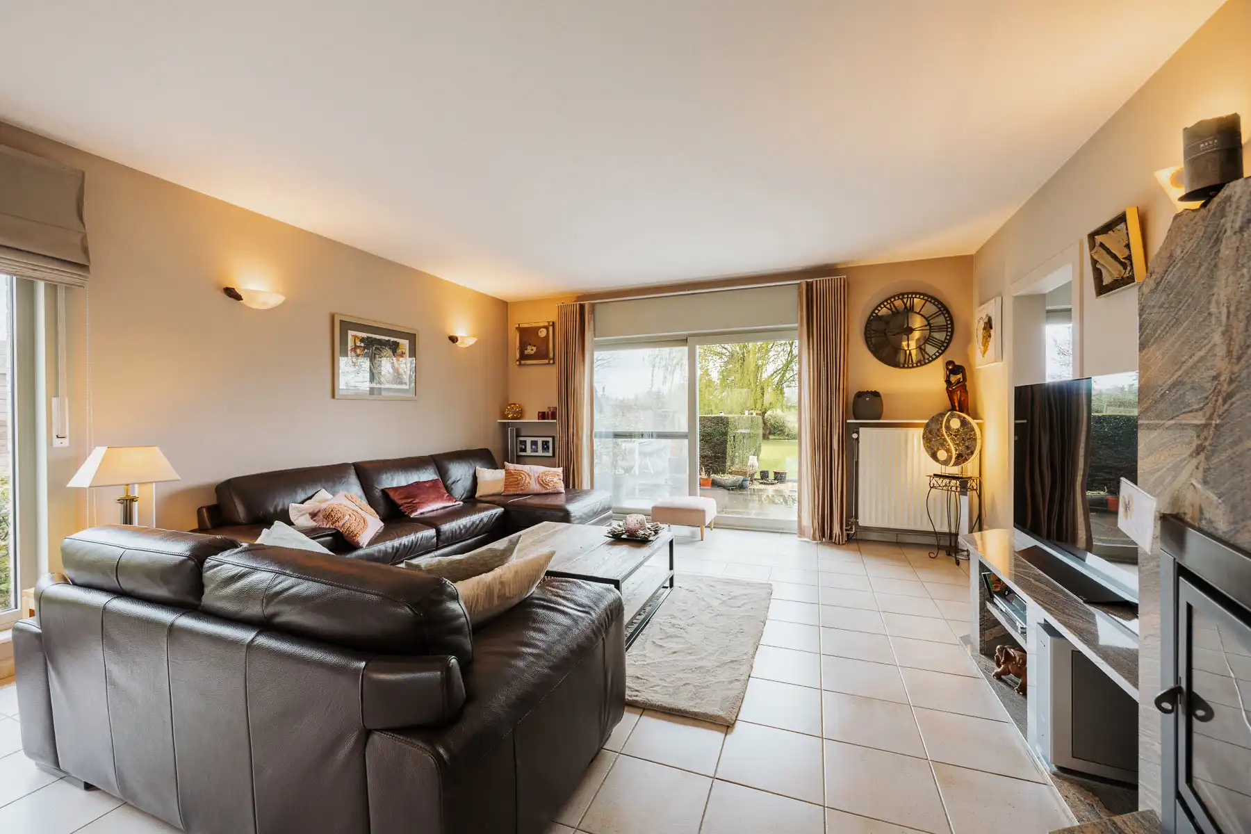 Ruime, instapklare woning met mooie tuin in groene omgeving foto 8