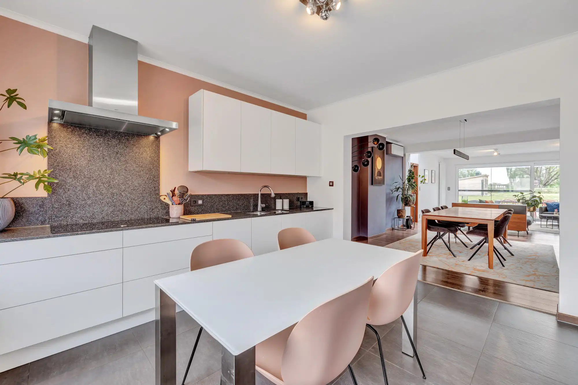 Energetische, instapklare woning op strategische ligging foto 9