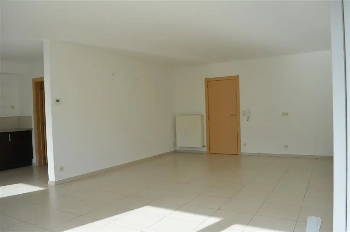 Recent gelijkvloers appartement met twee slaapkamers en privé garage aan de kanaalkom van Leopoldsburg. foto 5