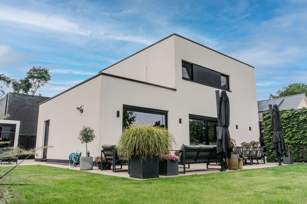 Moderne open bebouwing met drie slaapkamers op uitstekende locatie foto 18