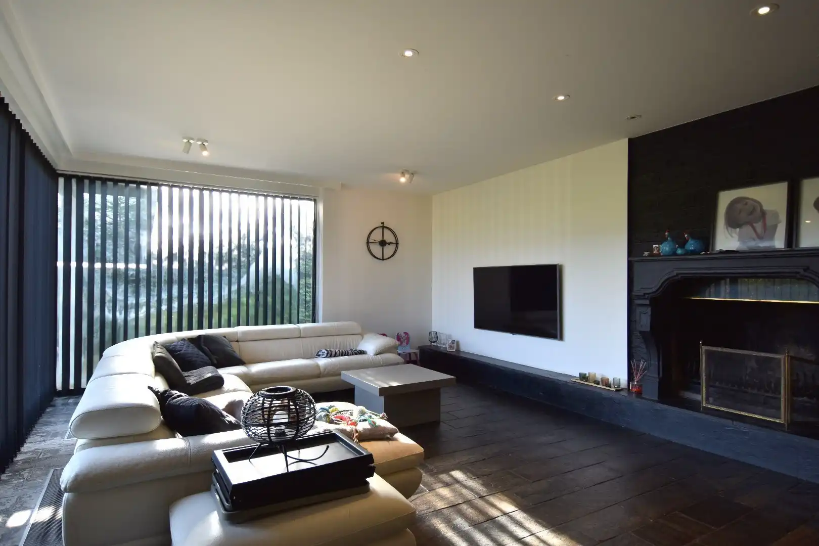 Ruime bungalow met 3 slaapkamers en praktijkruimte in centrum Aalbeke foto 3