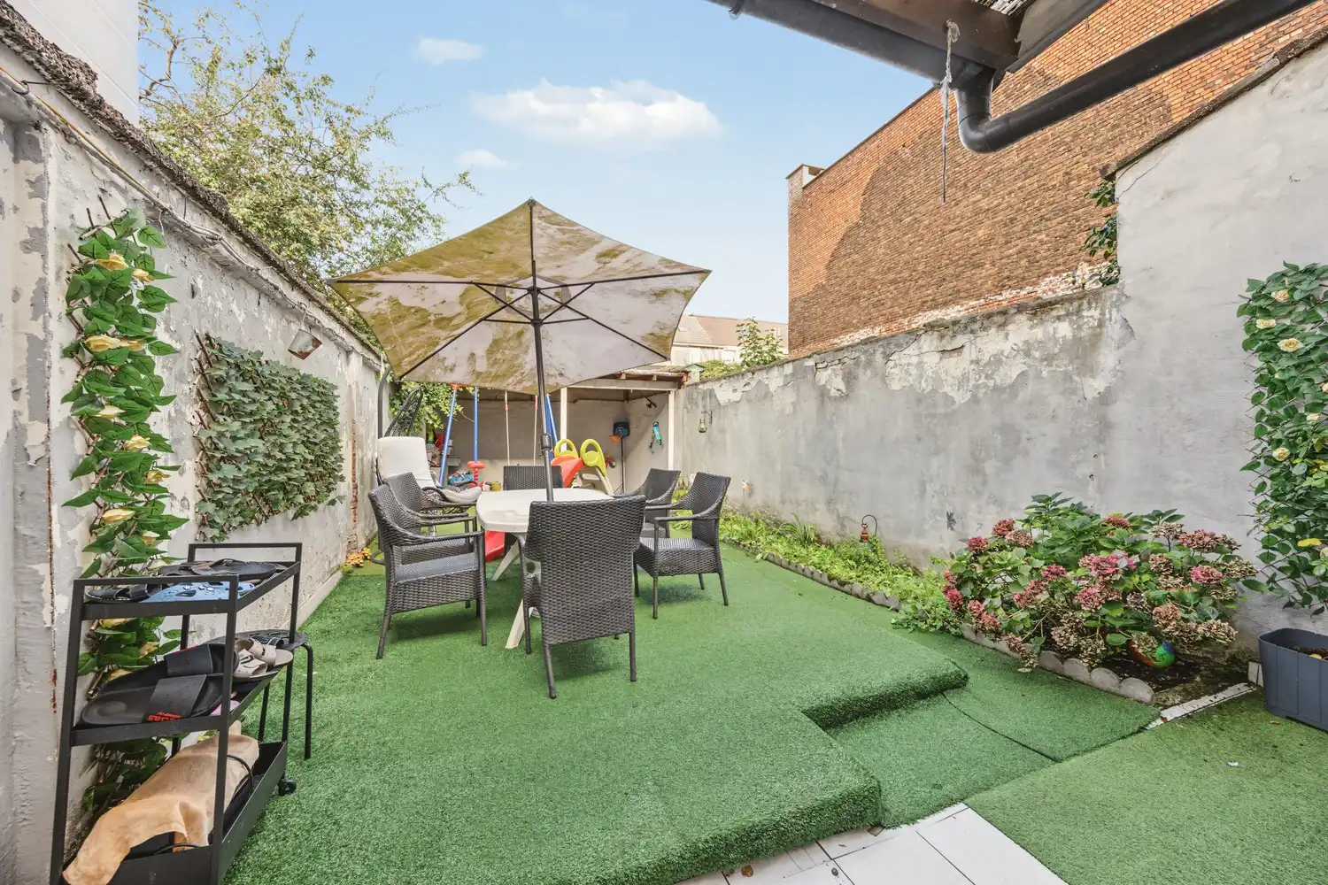 Te renoveren woning met 5 slaapkamers, 2 badkamers en ruime tuin! foto 29