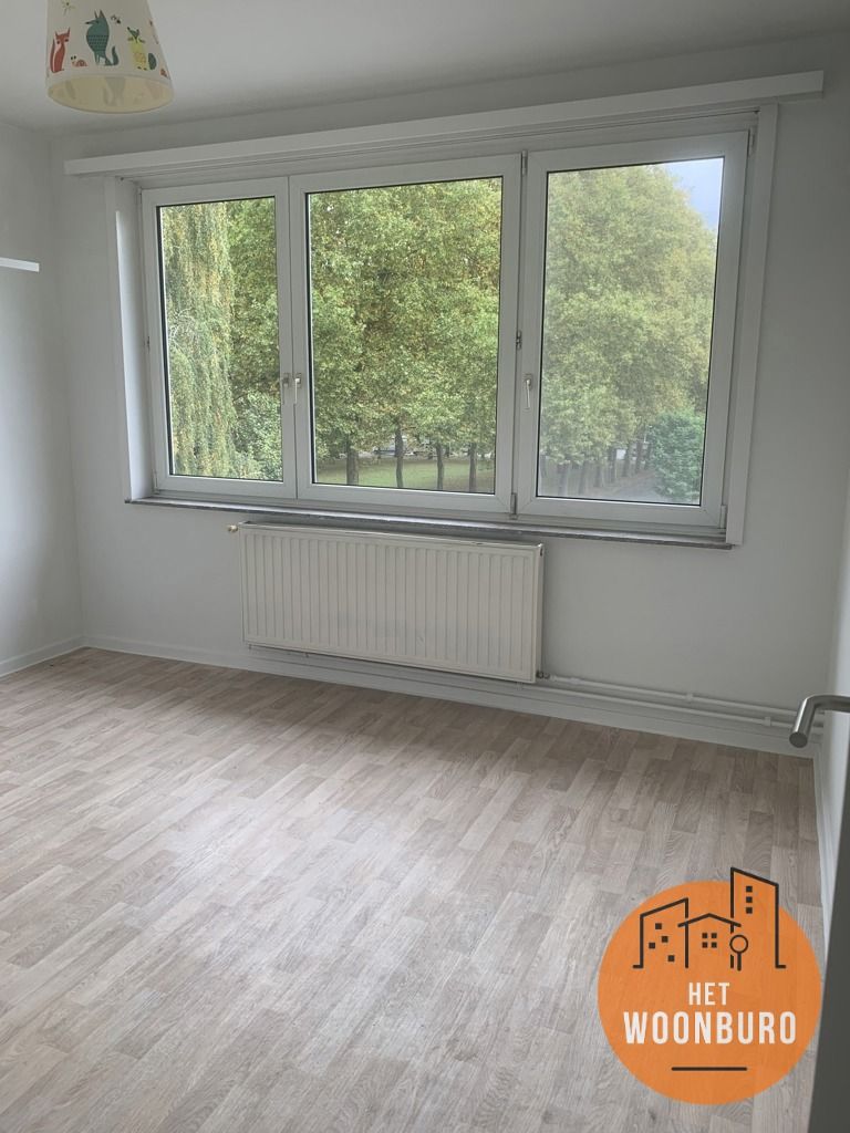 Appartement 1e Verd. + kelder + buitenstaanplaats foto 7