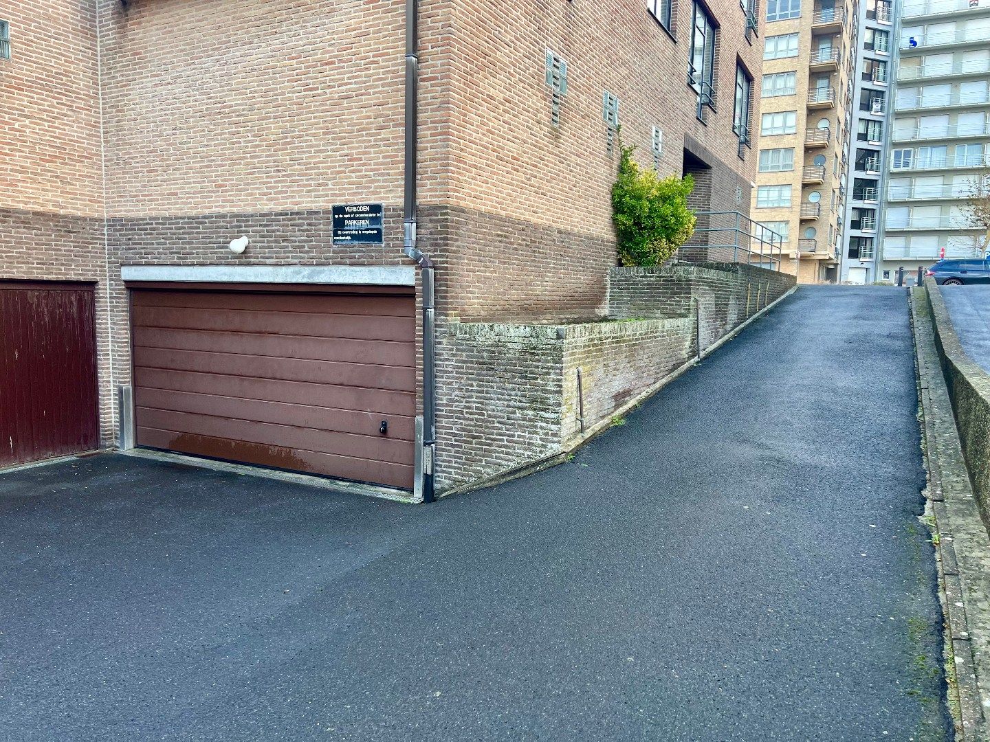 Garage vlakbij Zeedijk foto 3