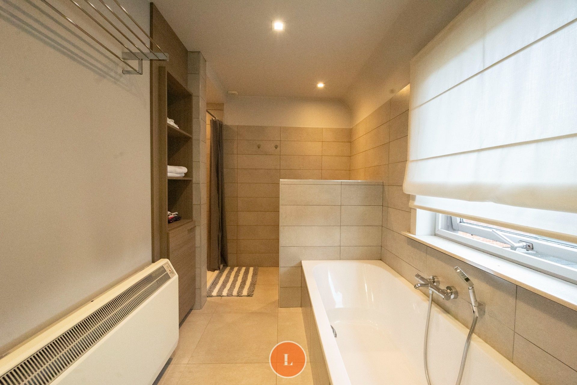 Handelspand met instapklaar zeer ruim duplexappartement. foto 8