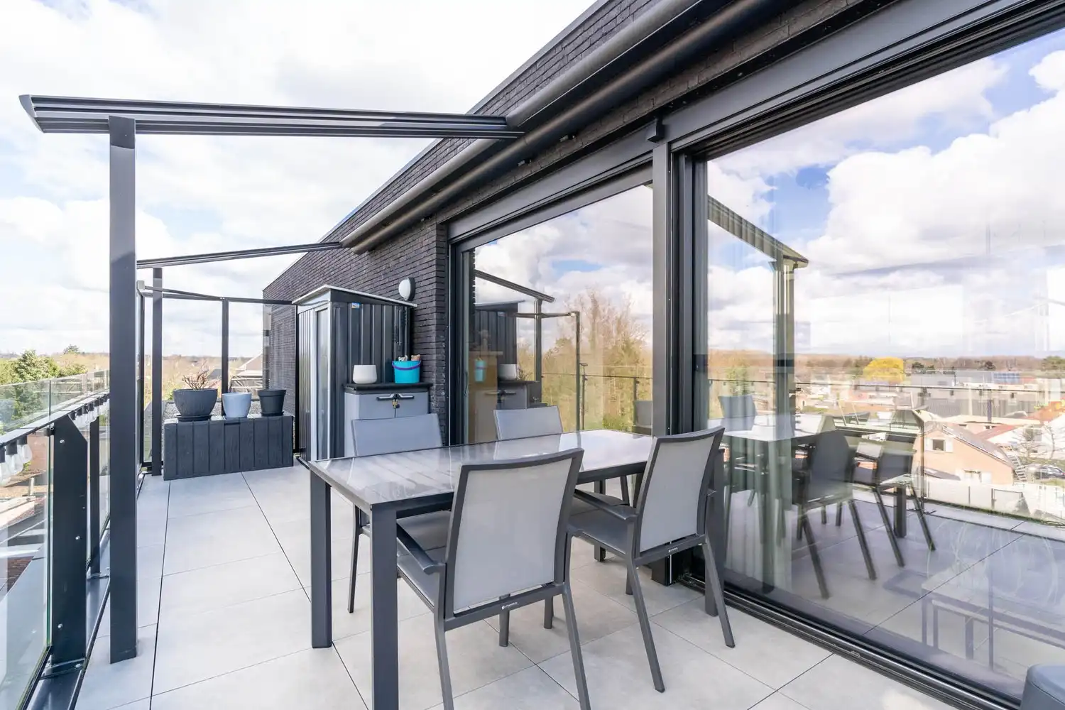 Recent, modern twee-slaapkamer appartement inclusief kelder en twee ondergrondse autostaanplaatsen te Werchter ! foto 12