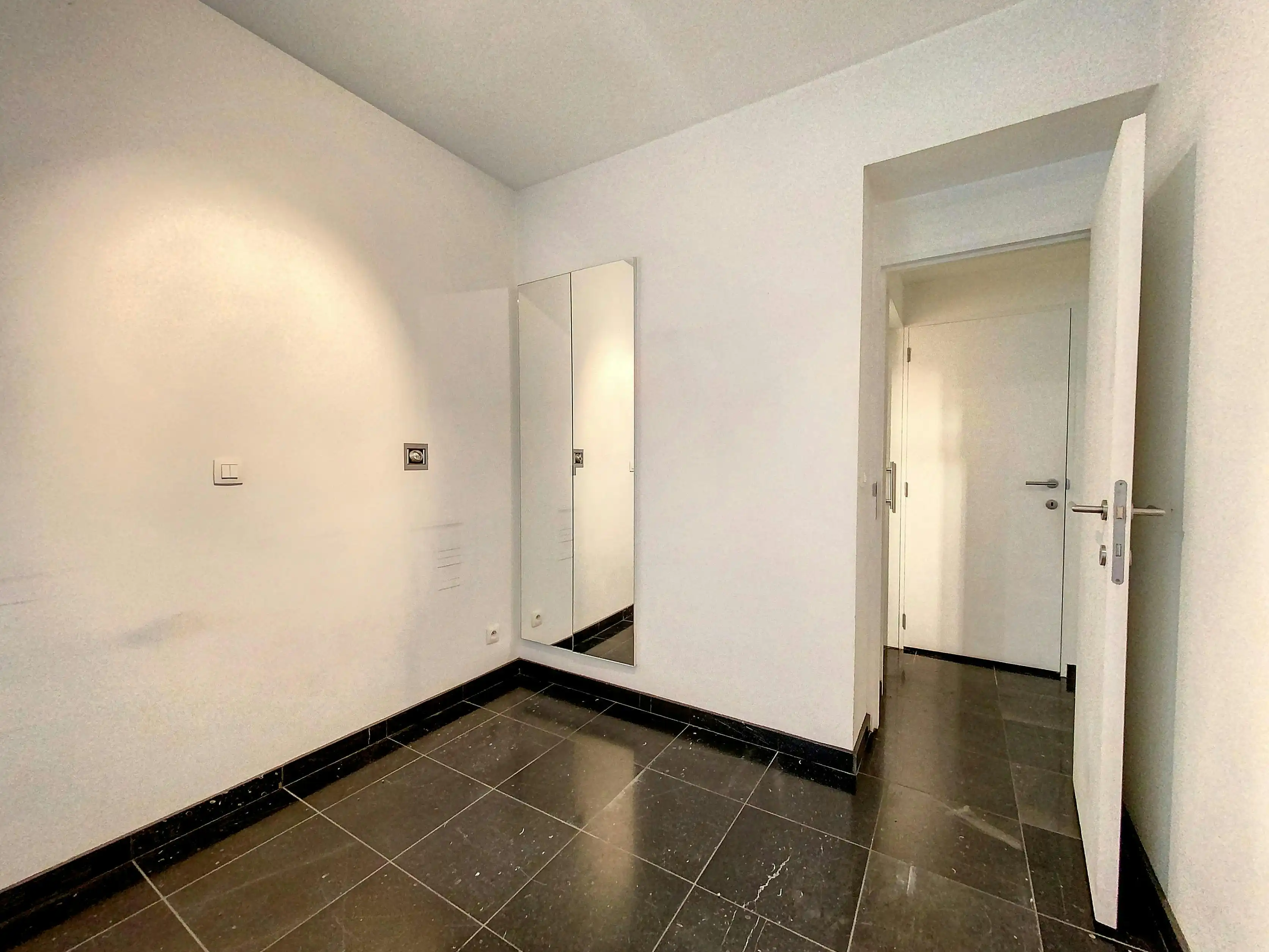 Loft nabij Zuidstation Sint-Gillis met 2 slaaphoeken/-kamers foto 10