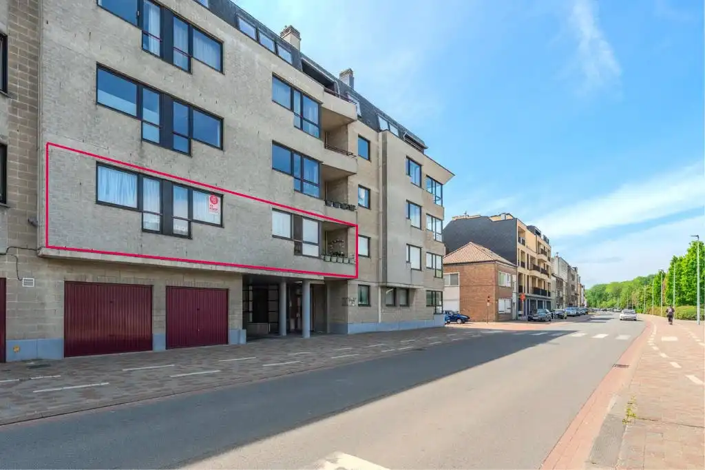 Lichtrijk twee-slaapkamerappartement met terras te Oostende foto 15