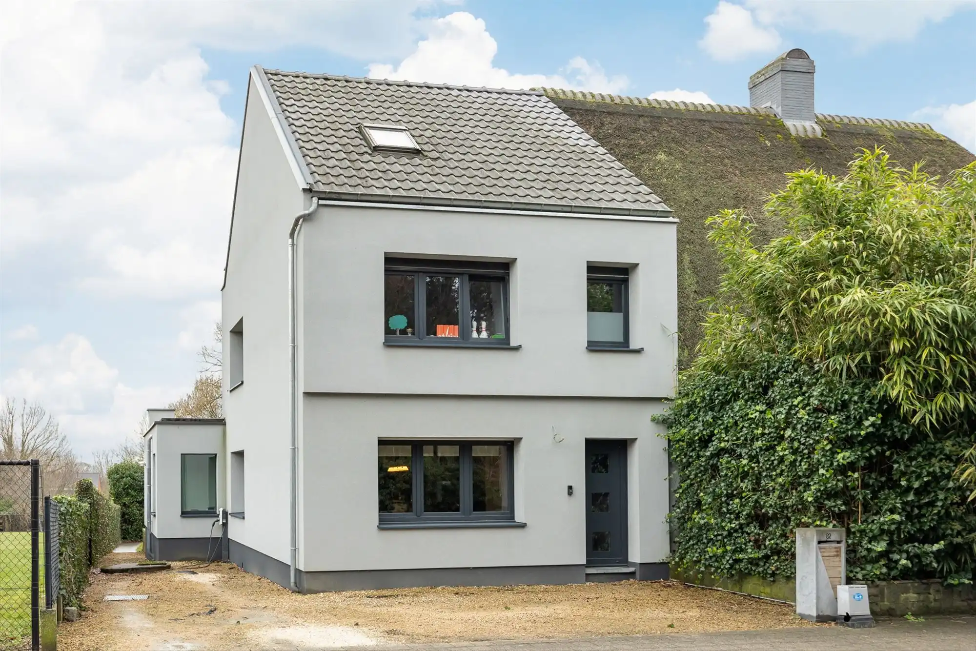 Energiezuinige woning met ruime tuin op gunstige locatie foto {{pictureIndex}}