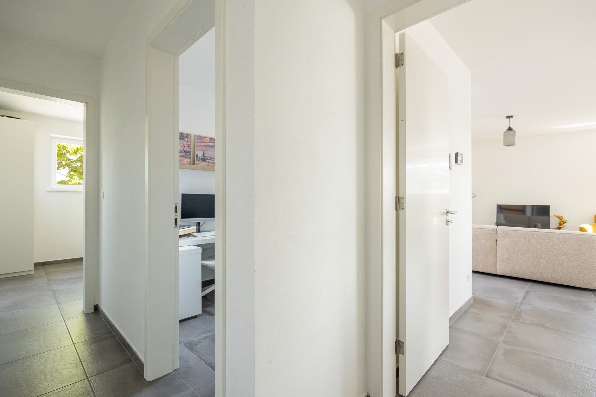 Recent appartement (2020) met 2 slaapkamers en overdekte parkeerplaats foto 5