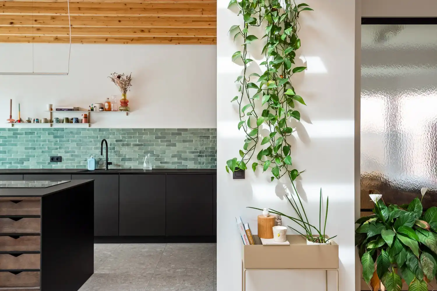 Instapklare woning met magazijn, 4 slaapkamers en 2 badkamers te Ranst! foto 15