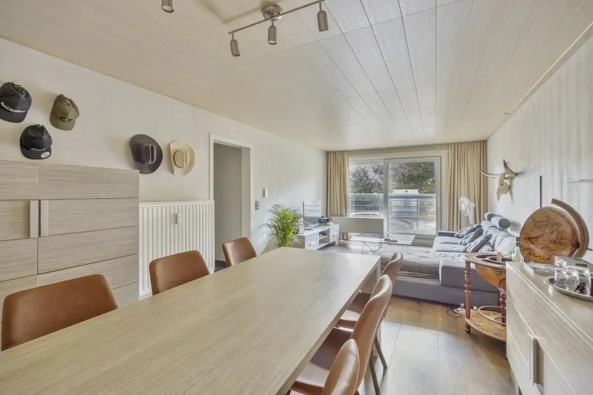 INSTAPKLAAR GERENOVEERD APPARTEMENT MET 1 SLPK, TERRAS EN GARAGEBOX IN HASSELT foto 7