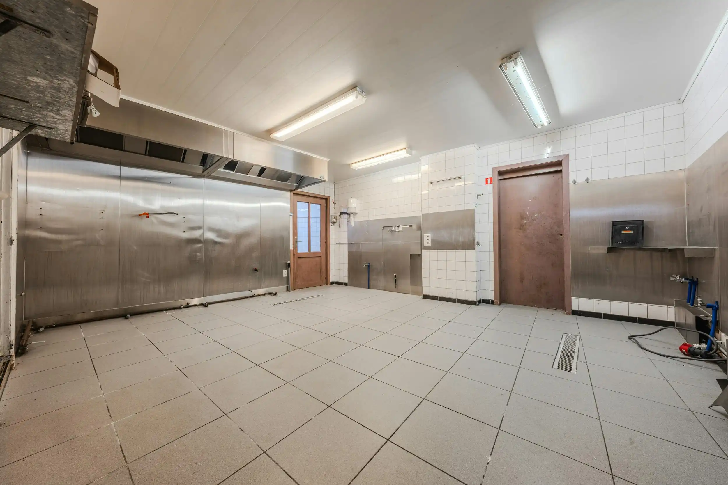 Goed gelegen handelspand met veel potentieel in Lombardsijde foto 14