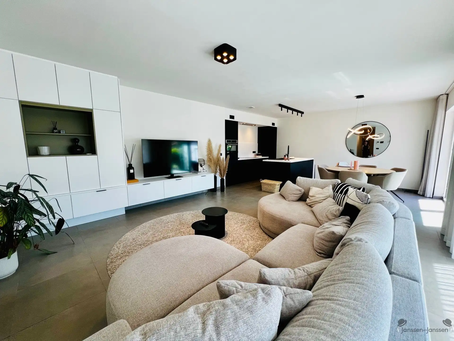 Nieuwbouw appartement glkvlrs met tuin, carport en buitenberging foto 3
