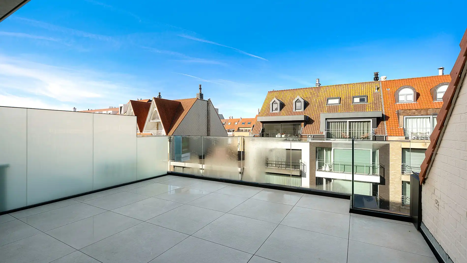 Penthouse te koop met ruim terras nabij het strand foto 3