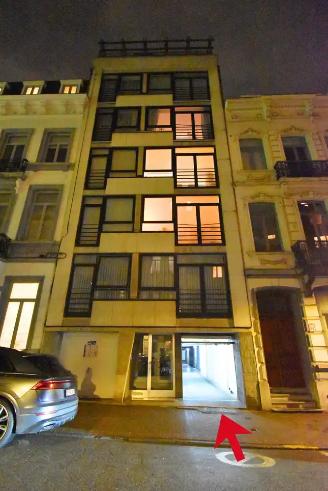 Overdekte staanplaats in gemeenschappelijke garage centraal gelegen tussen Avenue Louise en Hallepoort foto 4