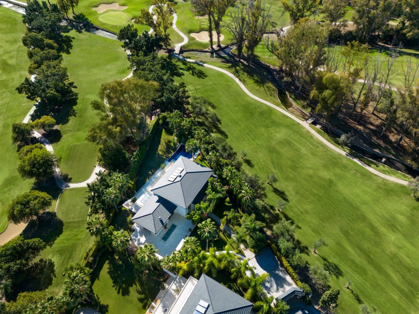 Villa met prachtig uitzicht op de golfbaan de berg La Concha, Marbella. foto 1