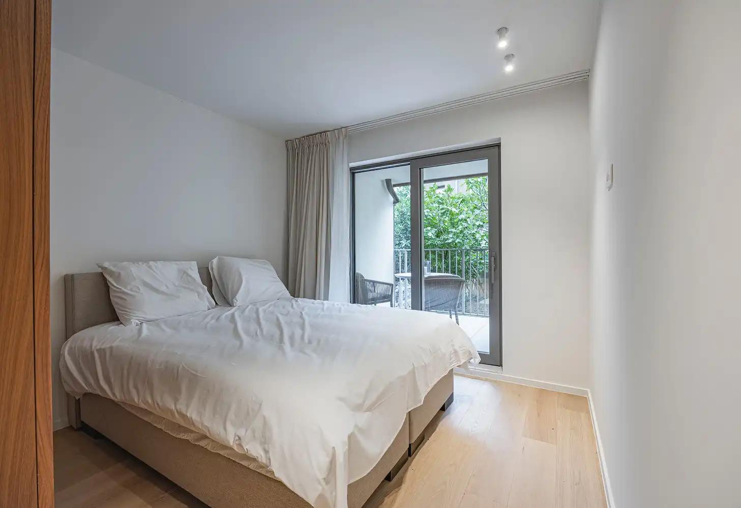 Instapklaar 3 slaapkamer- appartement in de Zoutelaan. foto 6