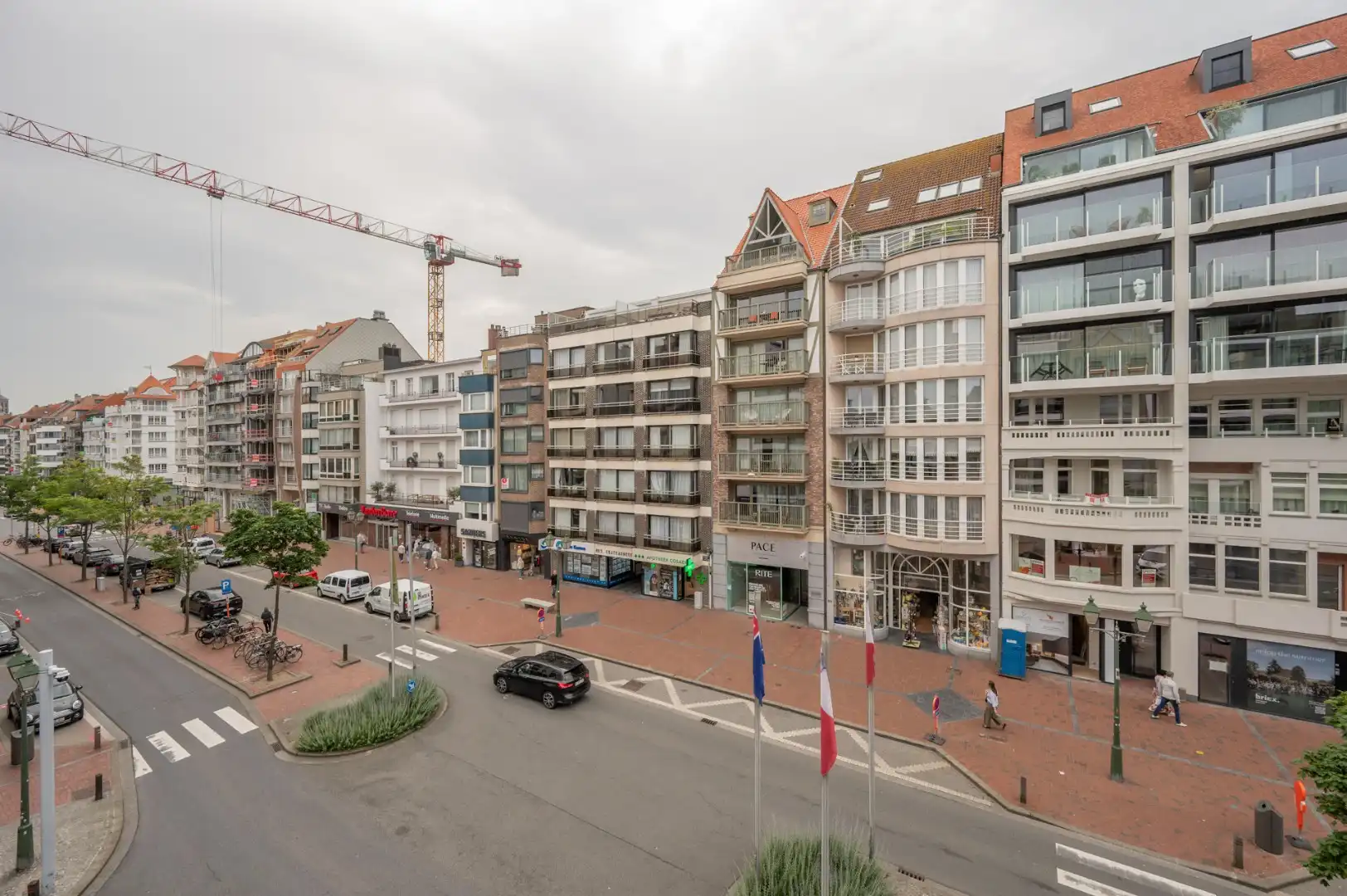 Lichtrijk appartement met balkon en open zicht foto 3