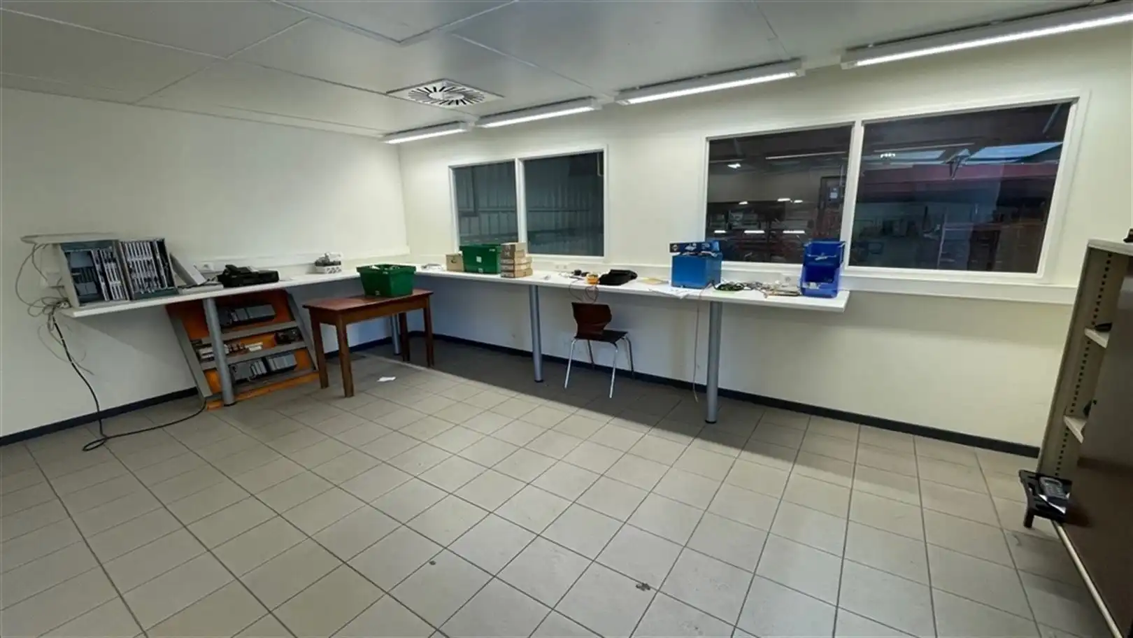 Magazijn op uitmuntende locatie in Sint-Niklaas foto 9