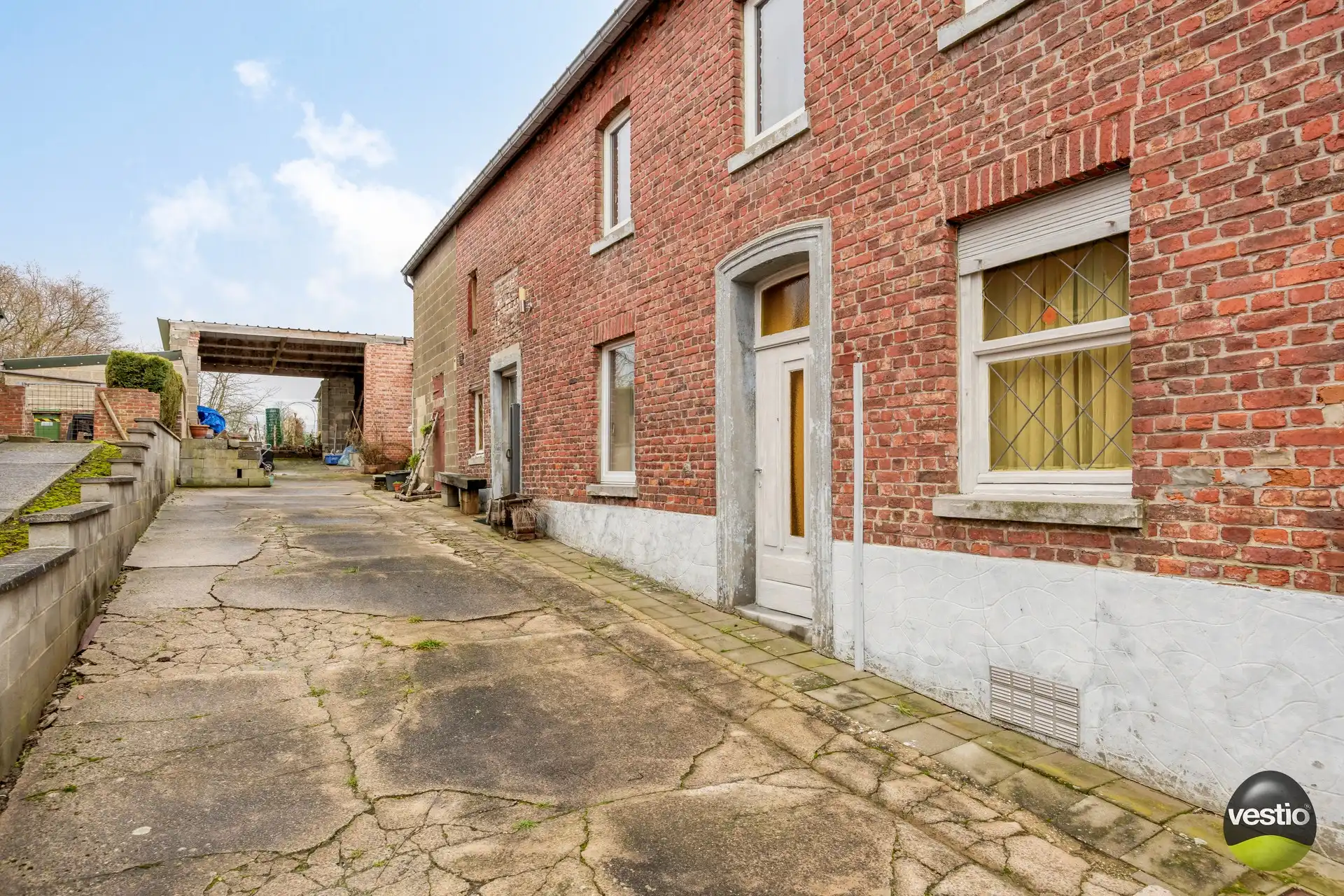 Te renoveren woning met bijgebouwen in het rustige centrum van Bevingen (Sint-Truiden) foto 3