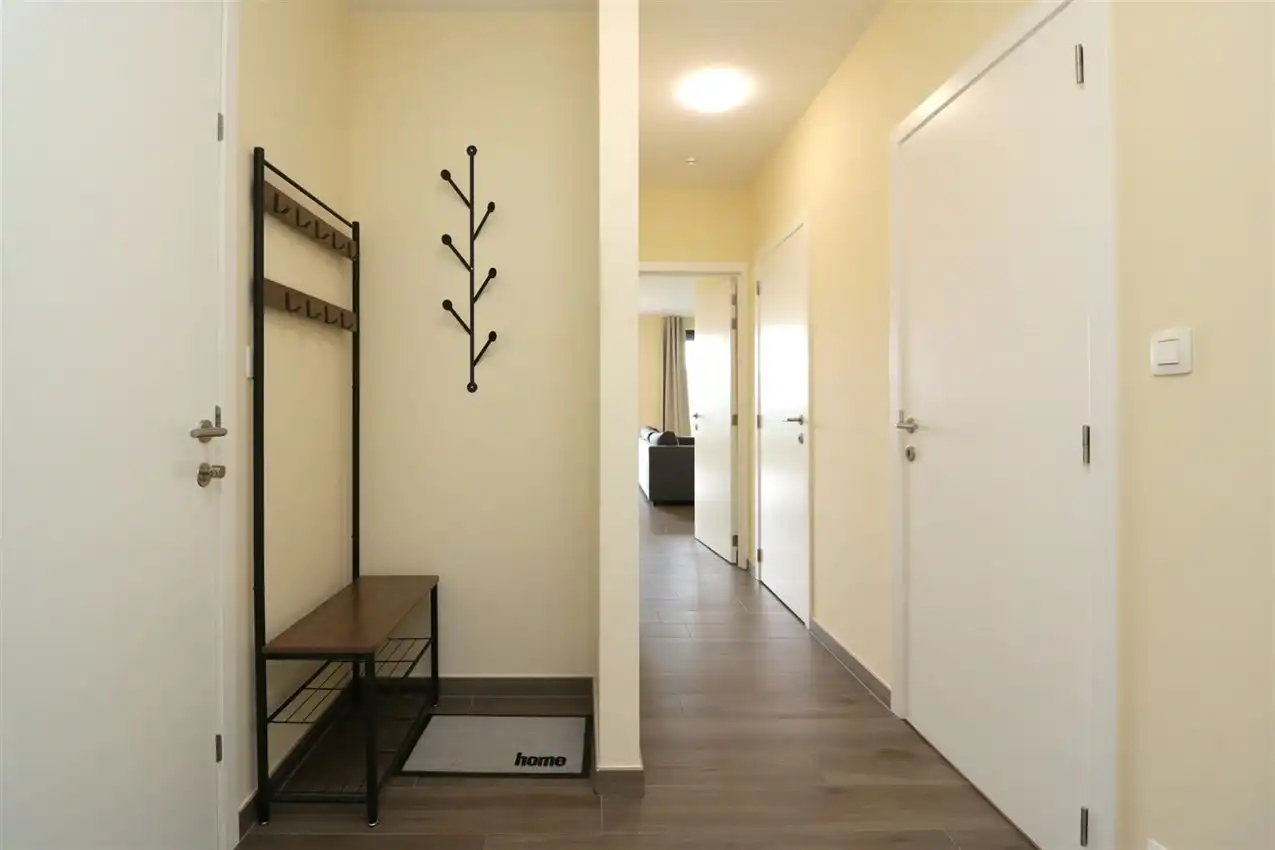 Gelijkvloers app., twee slaapkamers, autostaanplaats nabij centrum foto 3