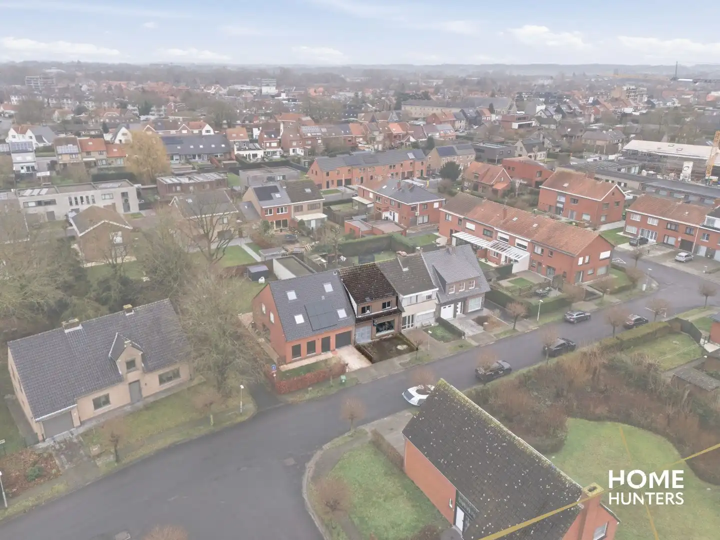 Verrassend ruime woning op een rustige ligging in Ieper met 5 slaapkamers en een oprit foto 2