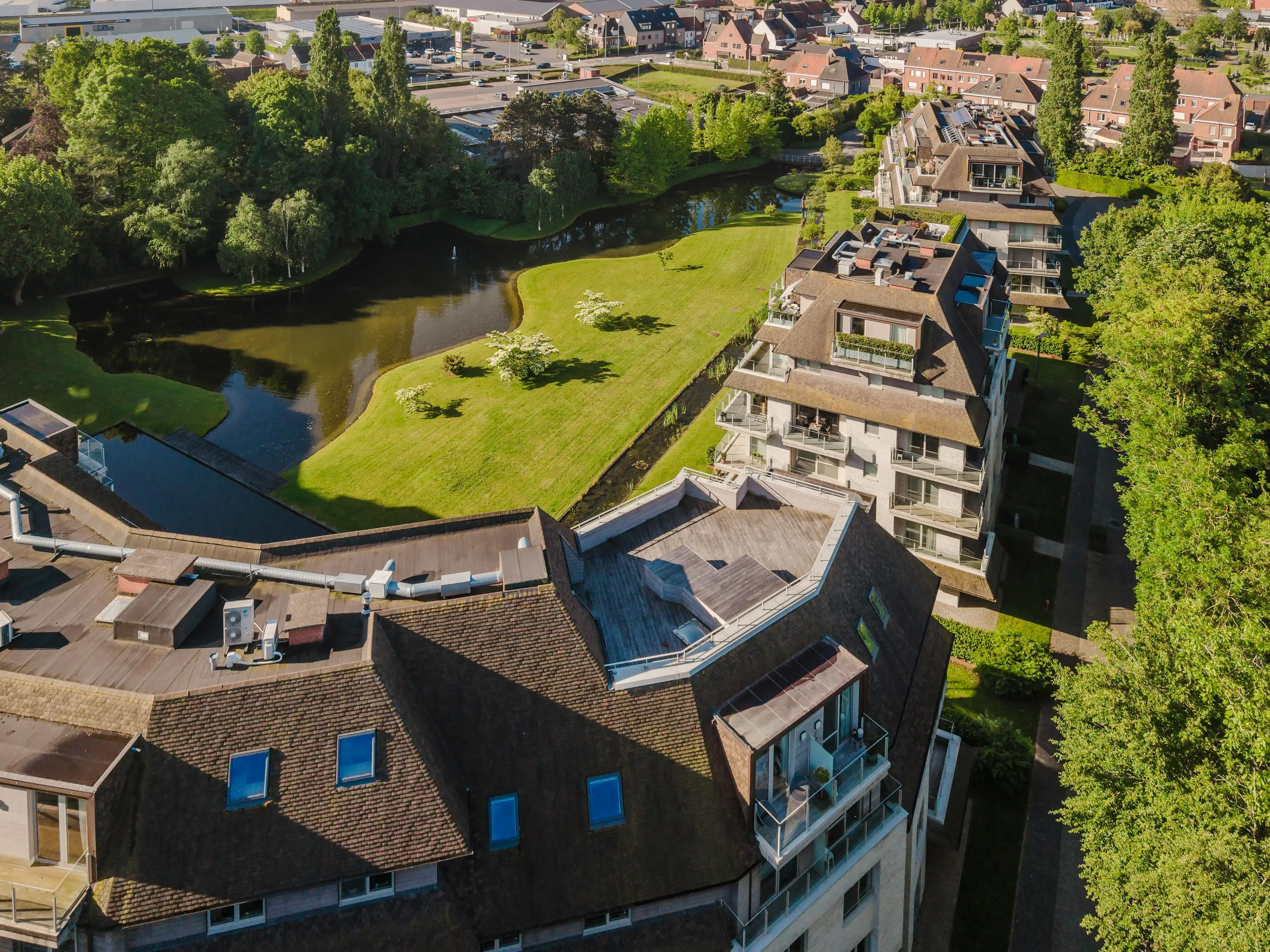 Luxueuze penthouse met panoramische terrassen te Harelbeke foto {{pictureIndex}}