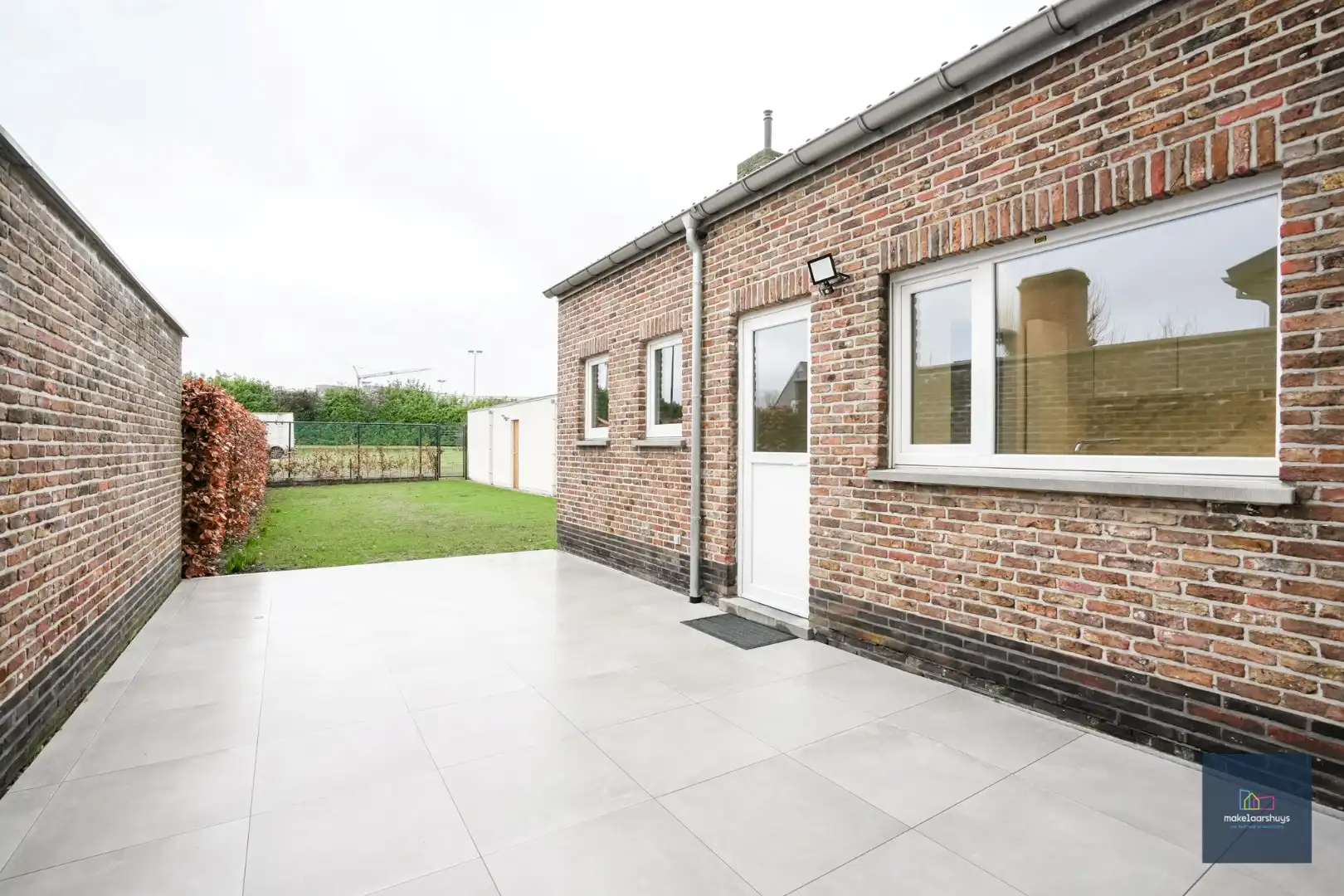 Instapklare eigendom met 3-slp.kamers garage en tuin  foto 15